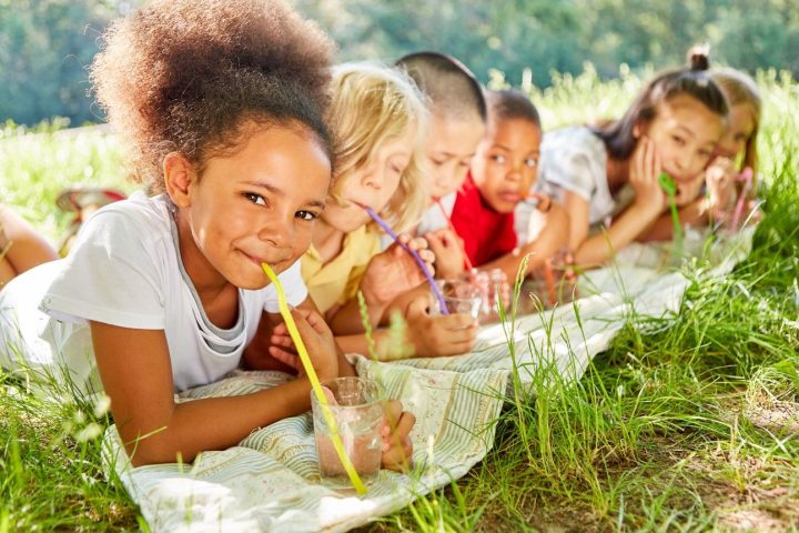 Aug24GoodStuff_CoverImage_kids-in-grass