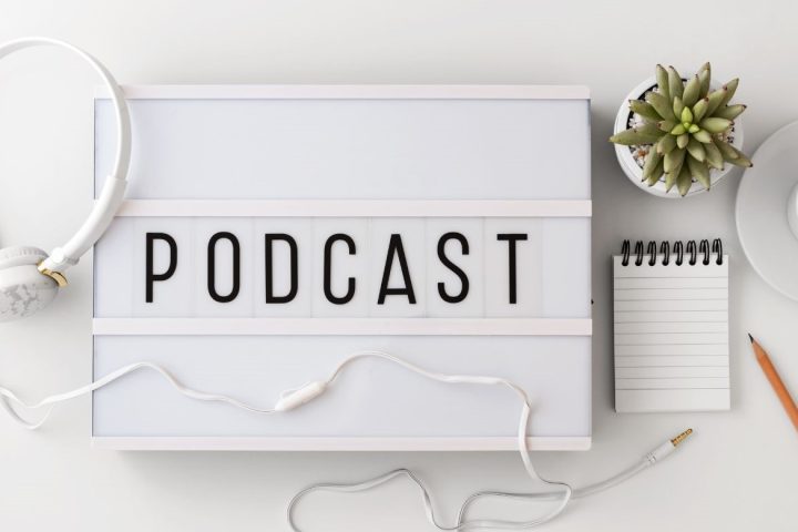 Podcast_Image_Laptop&Headphones